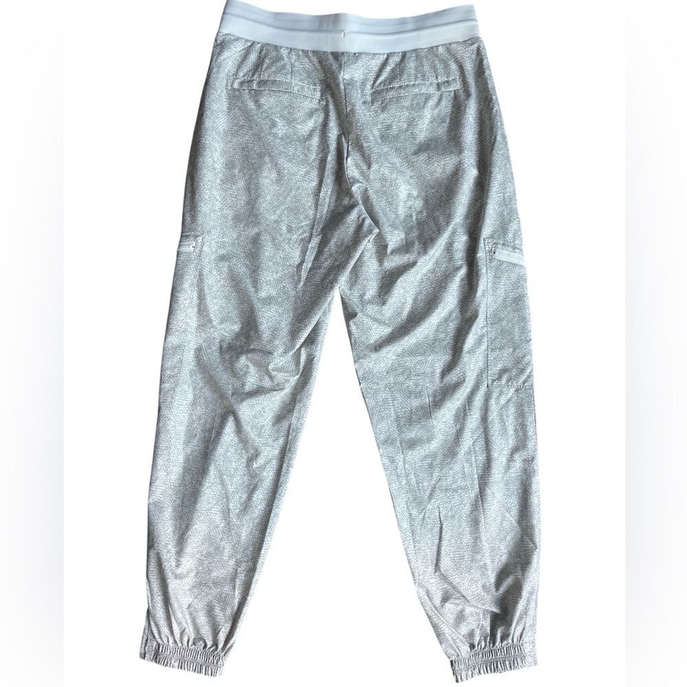 ATHLETA Venture Printed Pant Size 6 Snakeskin Jogger Travel Activewear - Picture 7 of 10